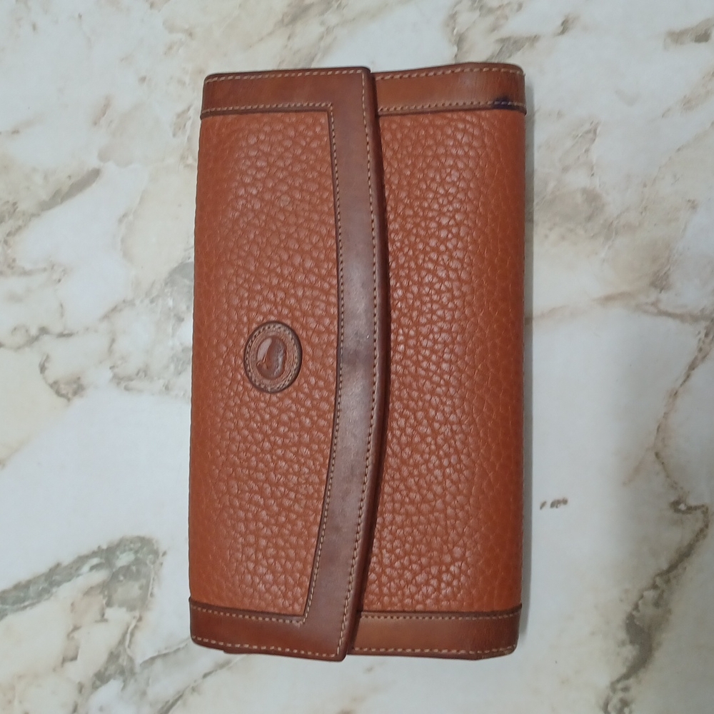 Vintage Dooney & Bourke ladies leather wallet